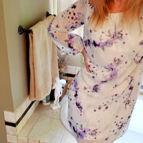 White House Black Market Dresses & Skirts - WHBM dress floral sheer sleeves adjustable straps